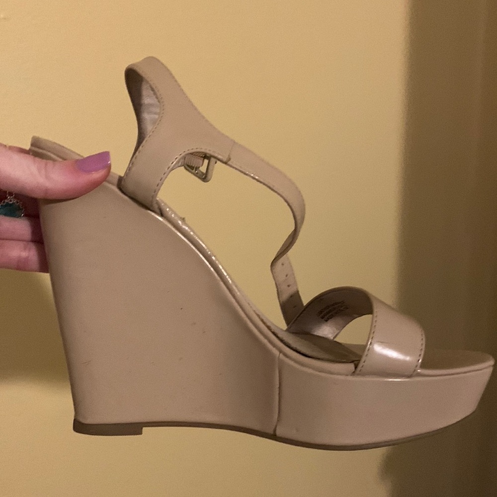 Steve Madden nude wedges